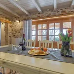 Graziela Villa *