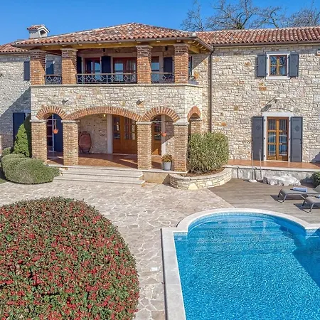 Graziela Villa