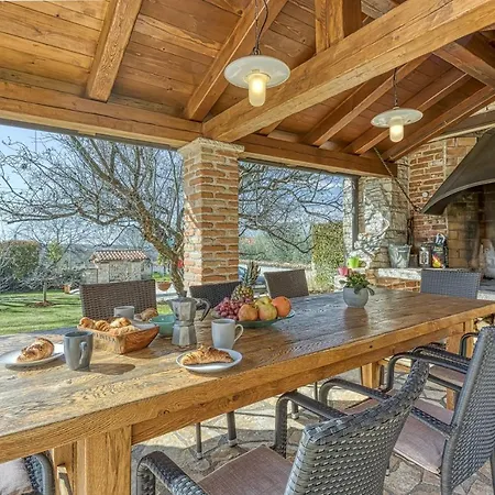 Graziela Вилла *