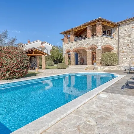 Graziela Вилла Бадерна